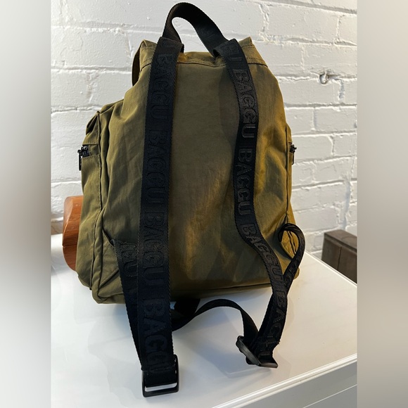 BAGGU Sport Backpack in Seaweed - Picture 2 of 3